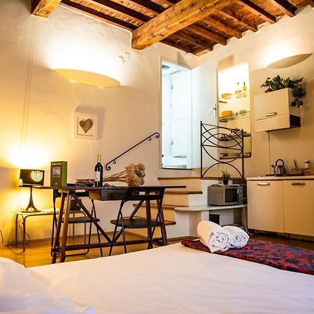 Appartement Studio In Tornabuoni Within A Renaissance Building à Florence Extérieur photo