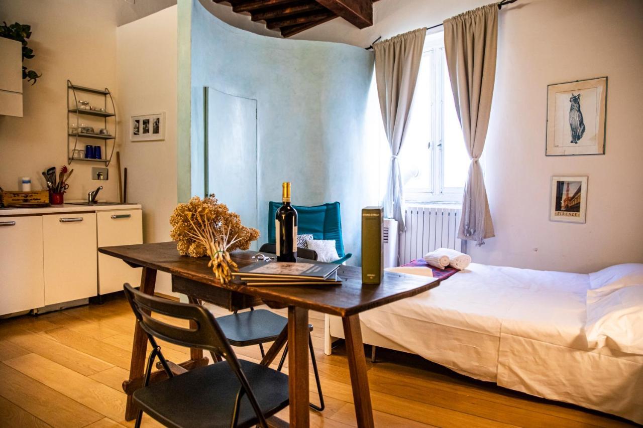 Appartement Studio In Tornabuoni Within A Renaissance Building à Florence Extérieur photo