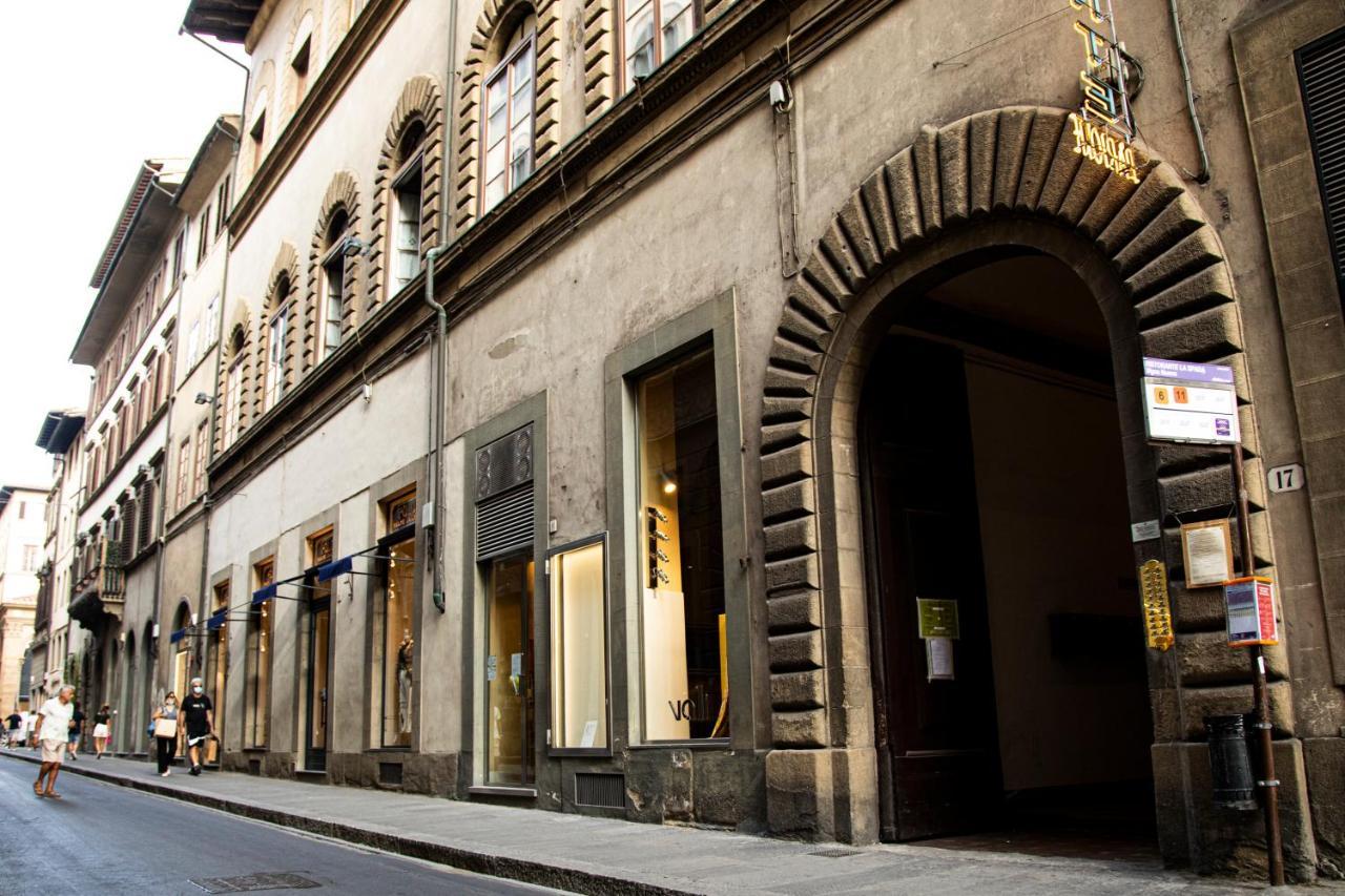 Appartement Studio In Tornabuoni Within A Renaissance Building à Florence Extérieur photo