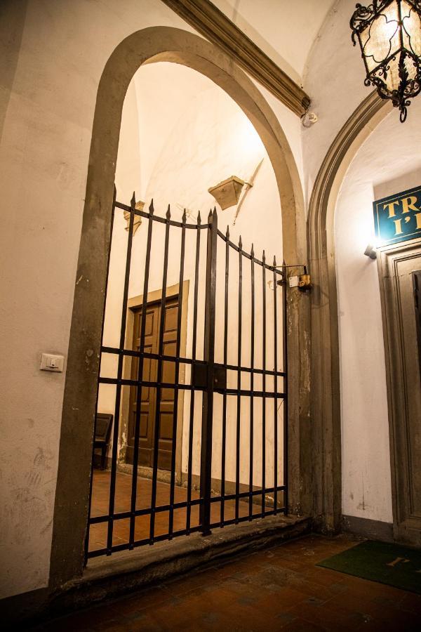 Appartement Studio In Tornabuoni Within A Renaissance Building à Florence Extérieur photo