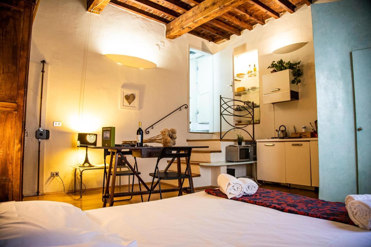 Appartement Studio In Tornabuoni Within A Renaissance Building à Florence Extérieur photo